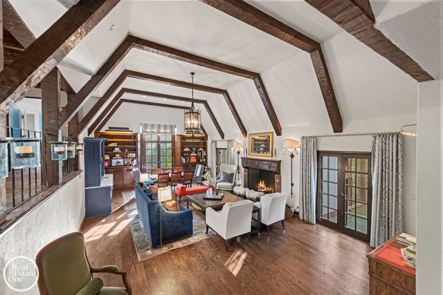 242 Lewiston Road, Grosse Pointe Farms, MI 48236