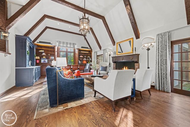 242 Lewiston Road, Grosse Pointe Farms, MI 48236