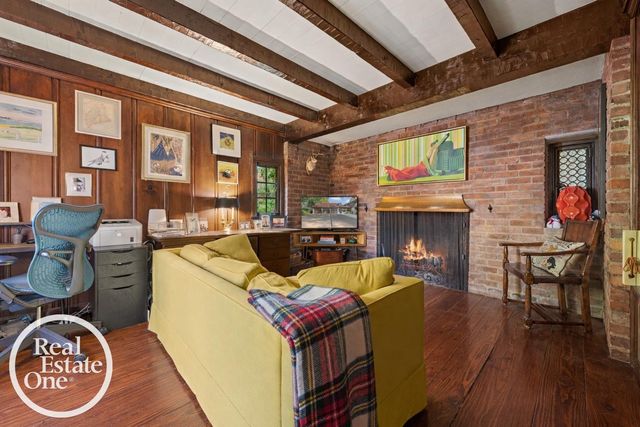 242 Lewiston Road, Grosse Pointe Farms, MI 48236