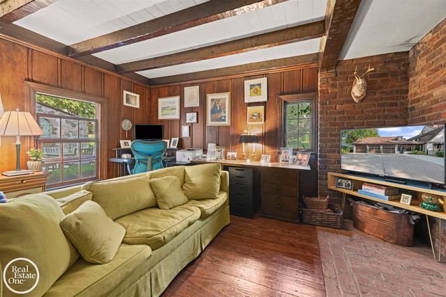 242 Lewiston Road, Grosse Pointe Farms, MI 48236