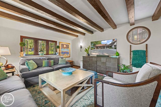 242 Lewiston Road, Grosse Pointe Farms, MI 48236