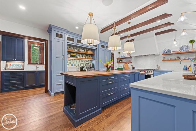 242 Lewiston Road, Grosse Pointe Farms, MI 48236