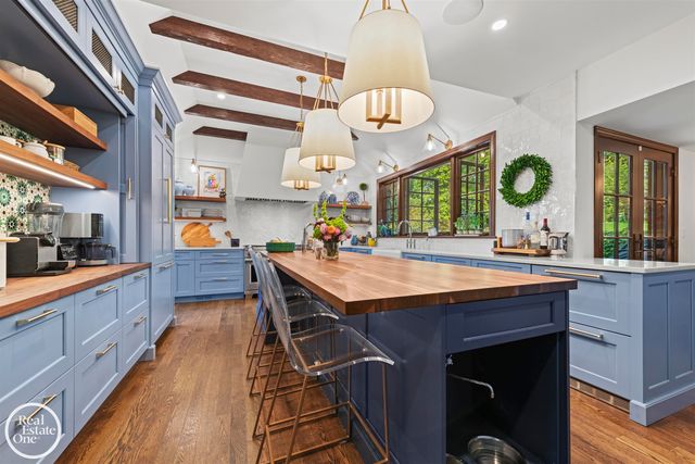 242 Lewiston Road, Grosse Pointe Farms, MI 48236