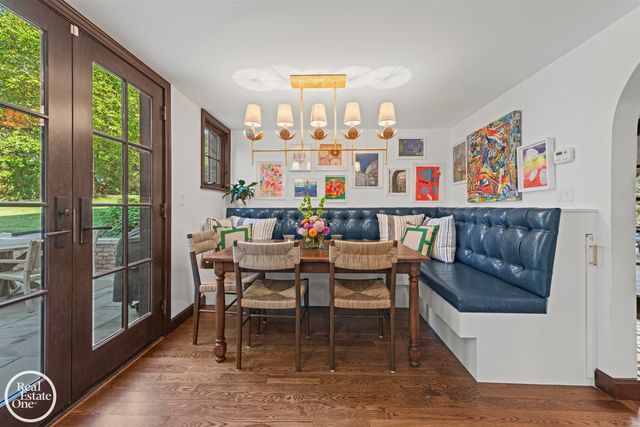 242 Lewiston Road, Grosse Pointe Farms, MI 48236