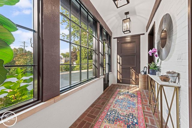 242 Lewiston Road, Grosse Pointe Farms, MI 48236