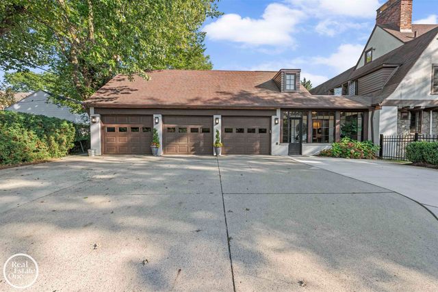 242 Lewiston Road, Grosse Pointe Farms, MI 48236