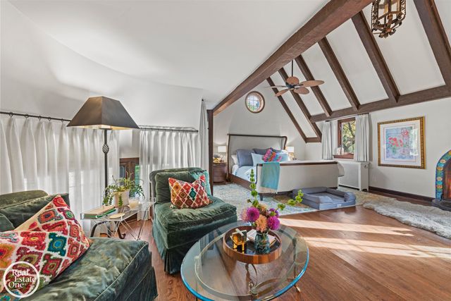 242 Lewiston Road, Grosse Pointe Farms, MI 48236