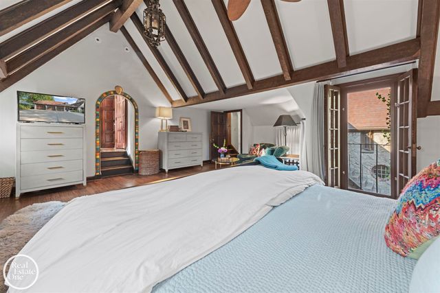 242 Lewiston Road, Grosse Pointe Farms, MI 48236