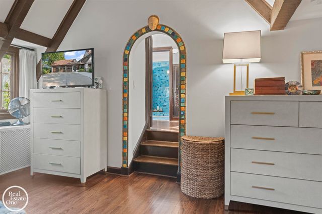 242 Lewiston Road, Grosse Pointe Farms, MI 48236