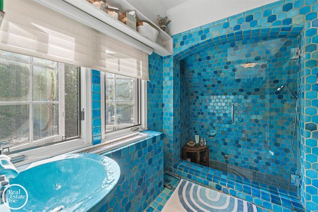 242 Lewiston Road, Grosse Pointe Farms, MI 48236