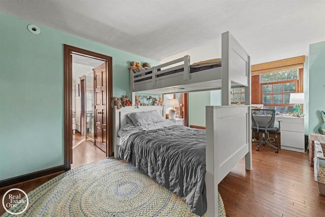 242 Lewiston Road, Grosse Pointe Farms, MI 48236