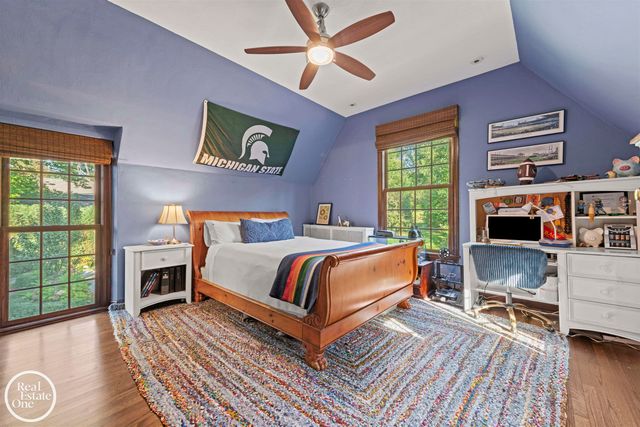 242 Lewiston Road, Grosse Pointe Farms, MI 48236