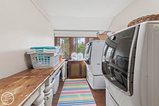 242 Lewiston Road, Grosse Pointe Farms, MI 48236