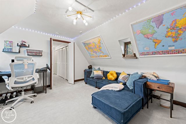 242 Lewiston Road, Grosse Pointe Farms, MI 48236