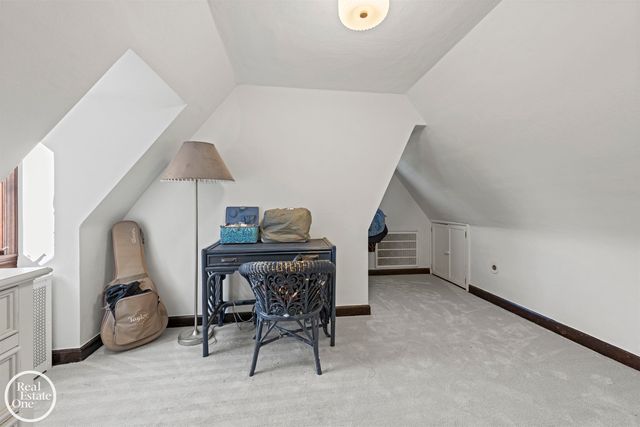 242 Lewiston Road, Grosse Pointe Farms, MI 48236