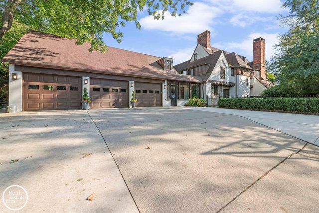 242 Lewiston Road, Grosse Pointe Farms, MI 48236