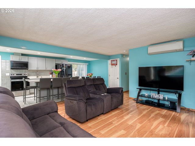 2022 Se 143RD Ave, Portland, OR 97233