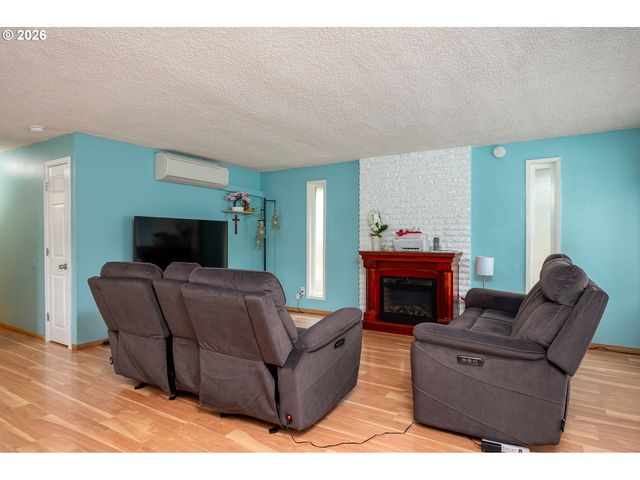 2022 Se 143RD Ave, Portland, OR 97233