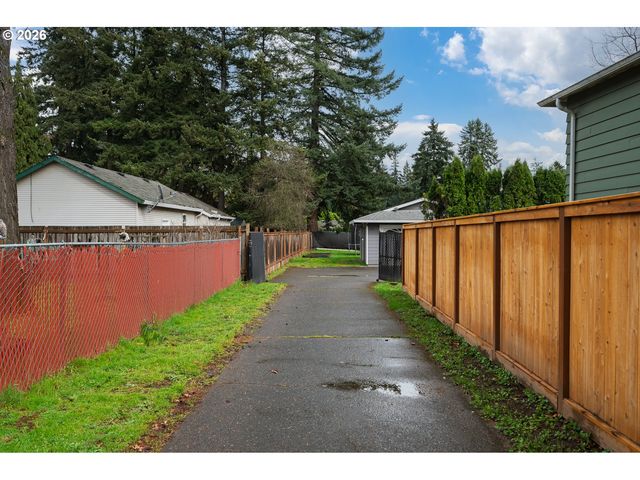 2022 Se 143RD Ave, Portland, OR 97233