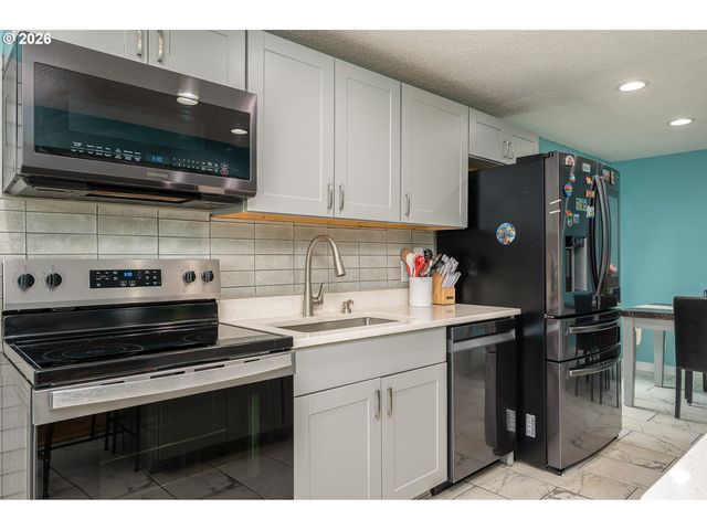 2022 Se 143RD Ave, Portland, OR 97233