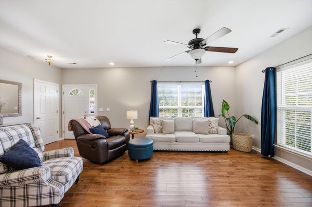 10439 Sovereign Pointe Drive, Soddy Daisy, TN 37379