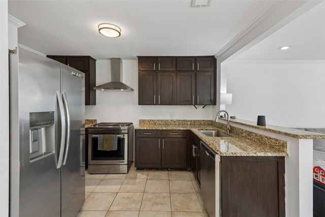 714 NW 6th Street, Grand Prairie, TX 75050