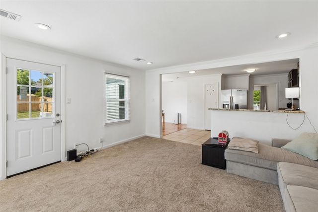 714 NW 6th Street, Grand Prairie, TX 75050