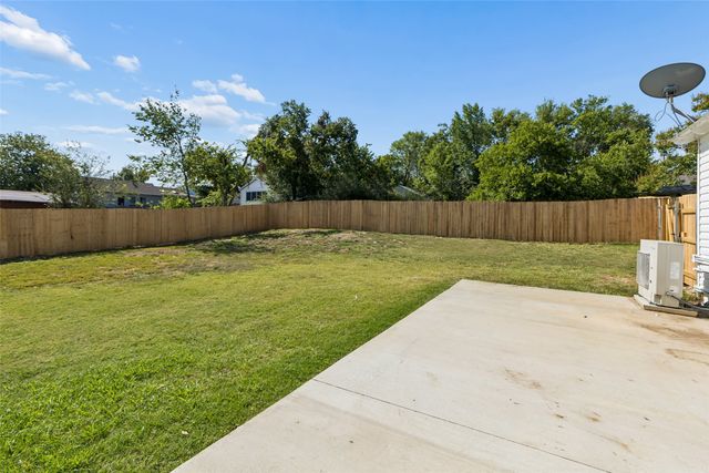 714 NW 6th Street, Grand Prairie, TX 75050