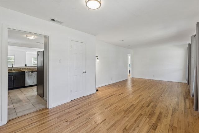714 NW 6th Street, Grand Prairie, TX 75050