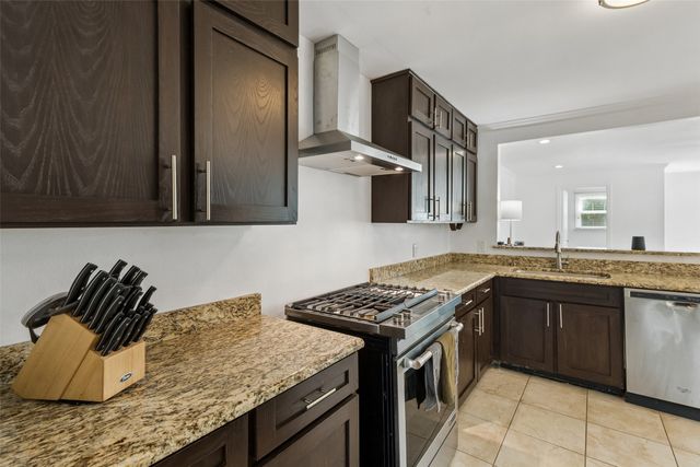 714 NW 6th Street, Grand Prairie, TX 75050