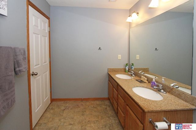 8976 Broken Spoke Drive, Lincoln, NE 68507