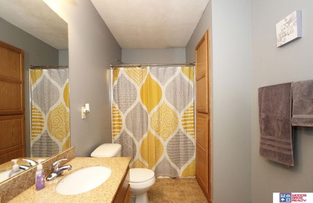 8976 Broken Spoke Drive, Lincoln, NE 68507