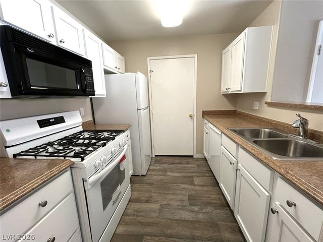950 SEVEN HILLS Drive 122, Henderson, NV 89052