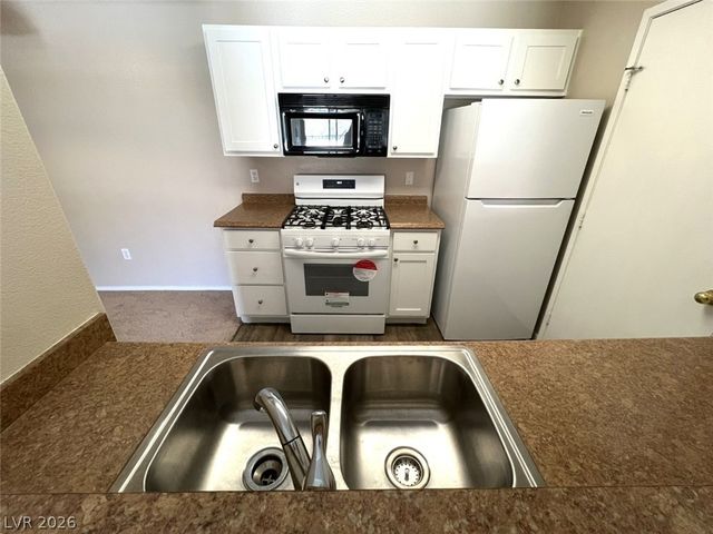 950 SEVEN HILLS Drive 122, Henderson, NV 89052