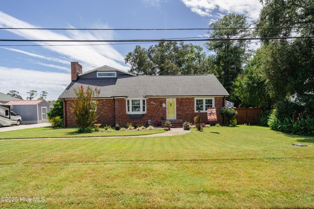 607 Cape Fear Boulevard, Carolina Beach, NC 28428