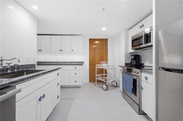 53 Conanicus Avenue 3A, Jamestown, RI 02835