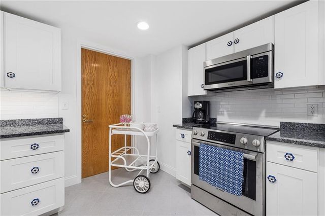 53 Conanicus Avenue 3A, Jamestown, RI 02835