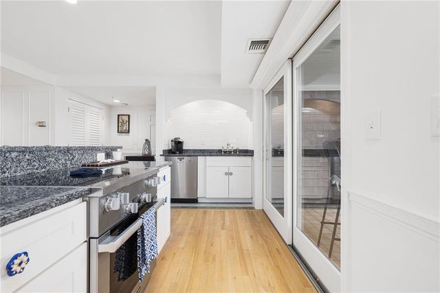 53 Conanicus Avenue 3A, Jamestown, RI 02835