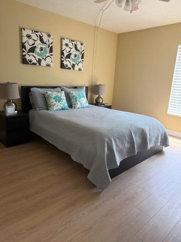 815 W Boynton Beach Boulevard 10-103, Boynton Beach, FL 33426