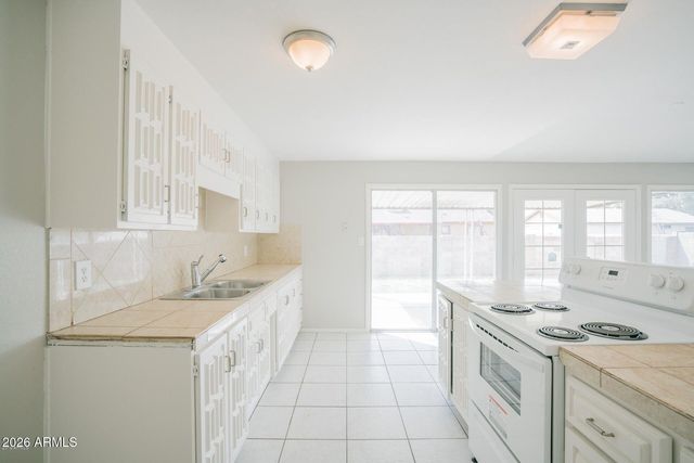 8017 W MEADOWBROOK Avenue, Phoenix, AZ 85033