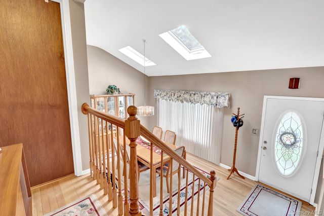 820 N Hamilton Avenue, Lindenhurst, NY 11757