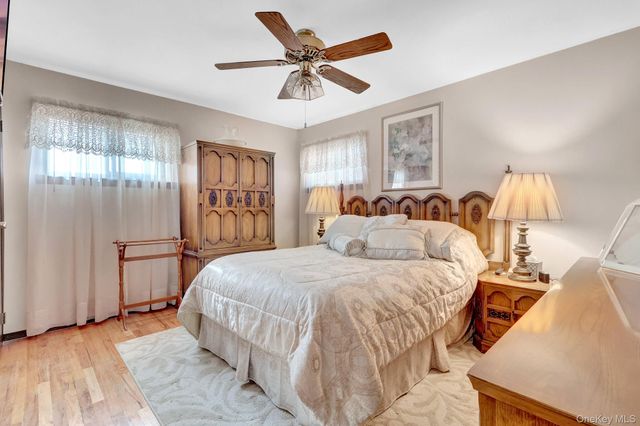 820 N Hamilton Avenue, Lindenhurst, NY 11757