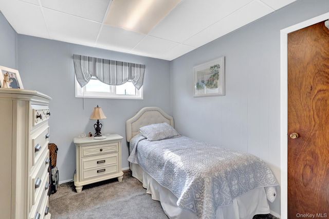 820 N Hamilton Avenue, Lindenhurst, NY 11757