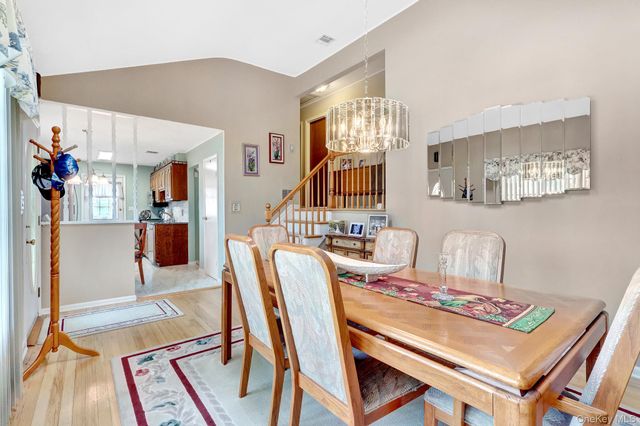 820 N Hamilton Avenue, Lindenhurst, NY 11757