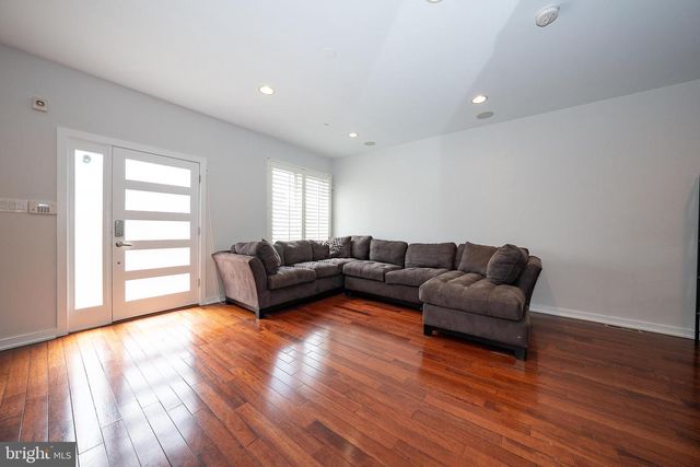 601 POPLAR ST, Philadelphia, PA 19123