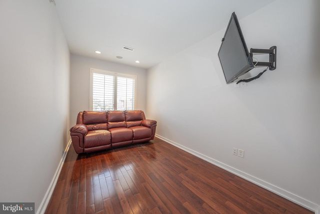 601 POPLAR ST, Philadelphia, PA 19123