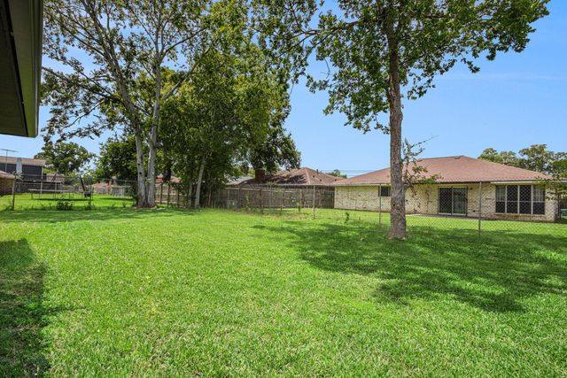 8419 Sterlingshire Street, Houston, TX 77078