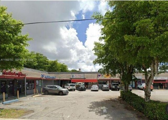 4685 NW 7th St, Miami, FL 33126