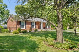 5002 Volney Ct, Louisville, KY 40291