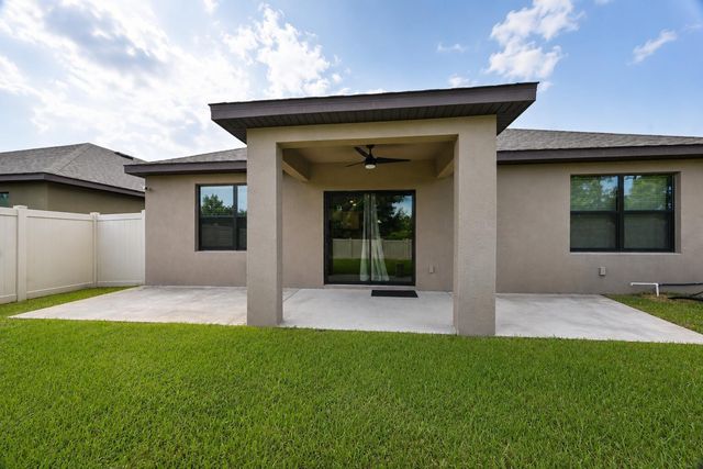 927 Remington Green Drive SE, Palm Bay, FL 32909
